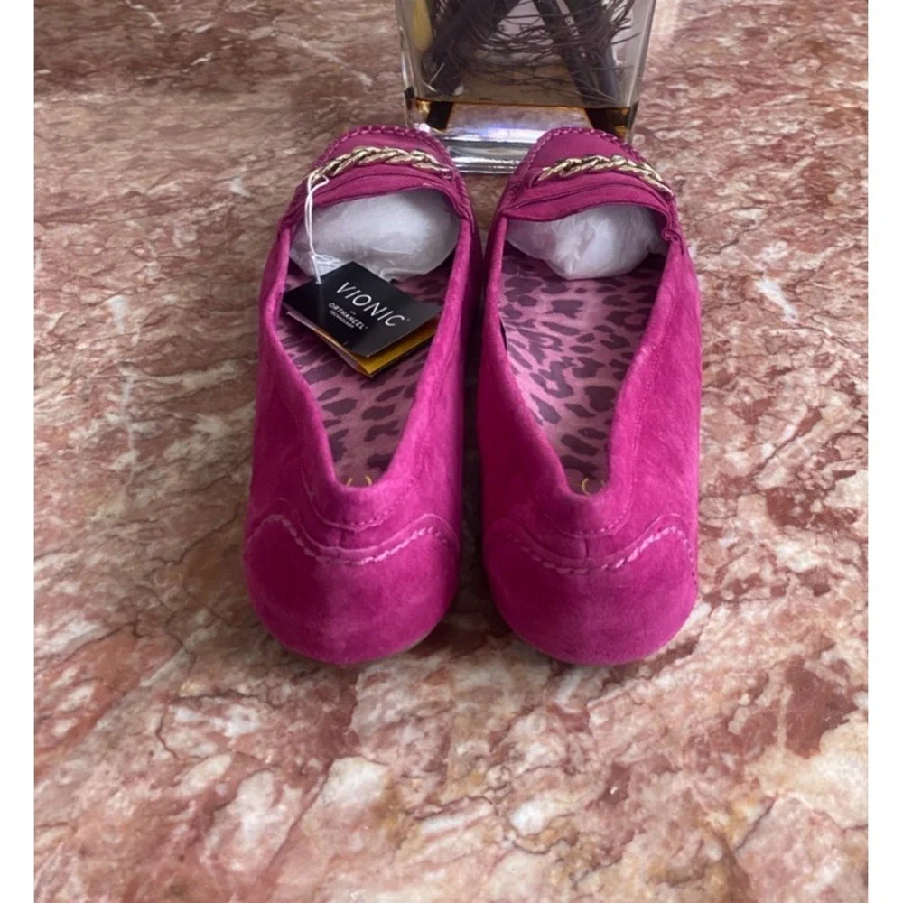 New Vionic Mesa Women's Magenta Berry Suede‎ Gold Chain Loafers Size 11,  $130